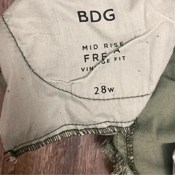 BDG distressed shorts and Tank Top Outfit - Picture 5 of 16